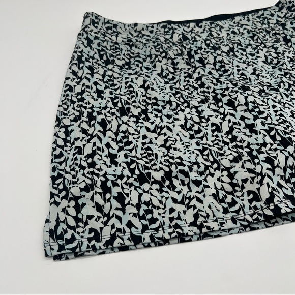 Tranquility by Colorado Clothing Skort – Leaf Print – Size L – Built-In Shorts - Picture 2 of 9